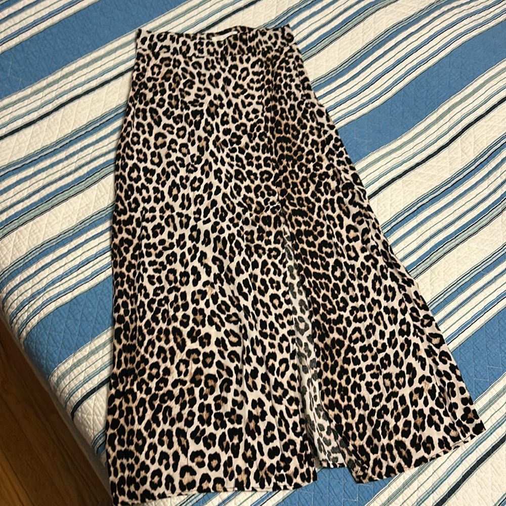 H&M leopard print skirt with cut. Size 2. Good condition